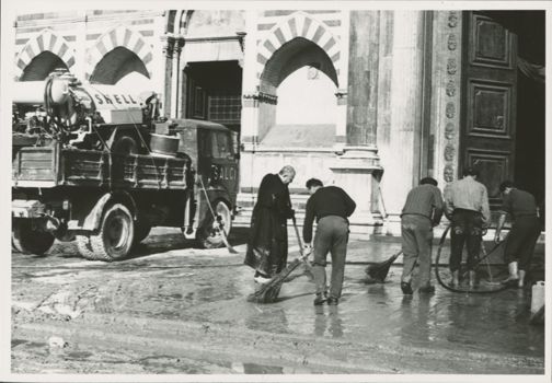 Cleaning in front of Shell truck at Santa Maria Novella